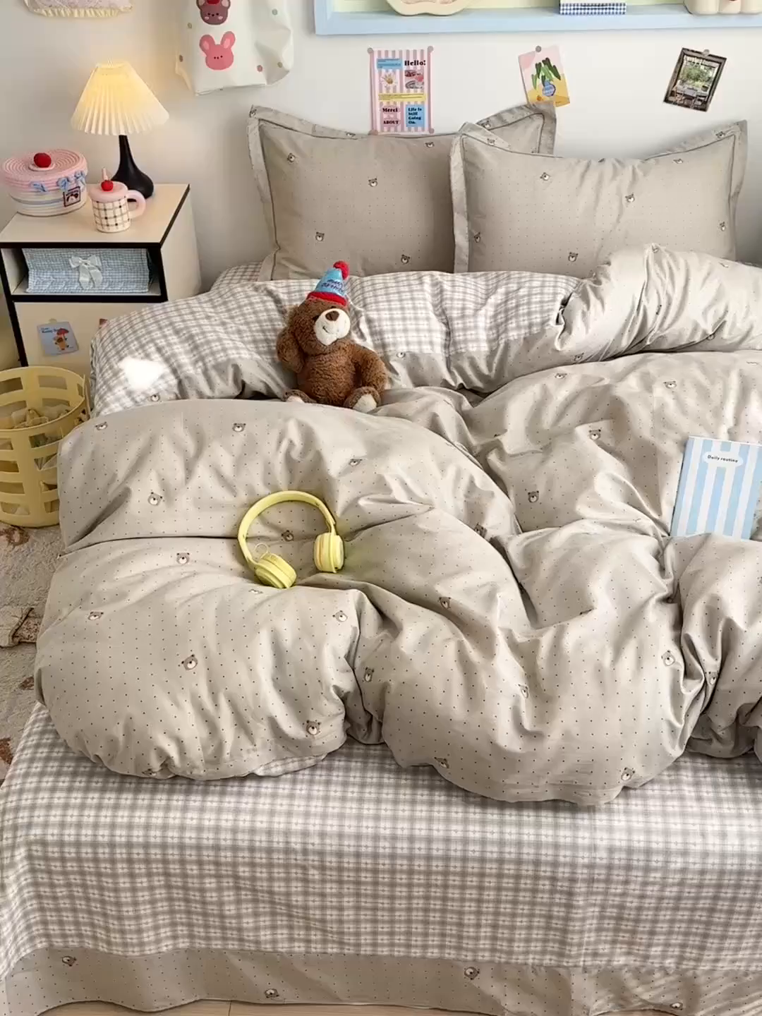 91家纺网 家纺一手货源 找家纺 乐童家纺 2026新款全棉网红直播爆款吊边一字绣工艺款四件套 蜂蜜熊熊