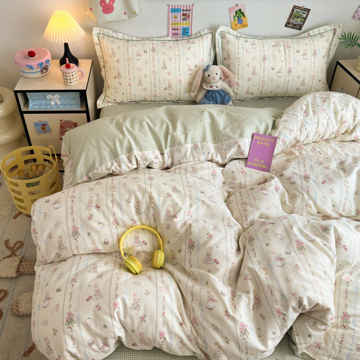 91家纺网 家纺一手货源 找家纺 乐童家纺 2026新款全棉网红直播爆款吊边一字绣工艺款四件套 红茶兔兔