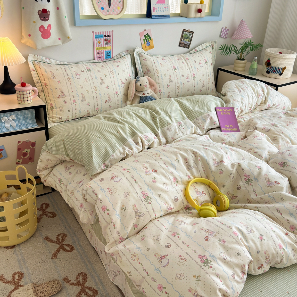 91家纺网 家纺一手货源 找家纺 乐童家纺 2026新款全棉网红直播爆款吊边一字绣工艺款四件套 红茶兔兔