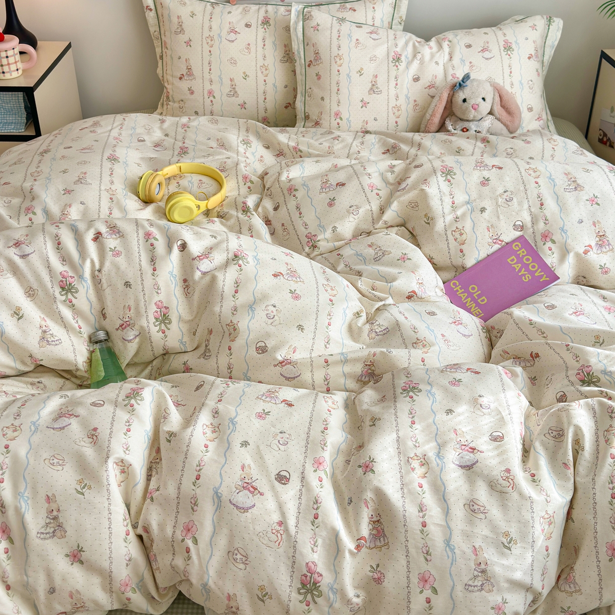 91家纺网 家纺一手货源 找家纺 乐童家纺 2026新款全棉网红直播爆款吊边一字绣工艺款四件套 红茶兔兔