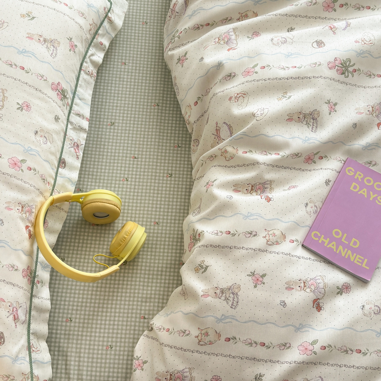 91家纺网 家纺一手货源 找家纺 乐童家纺 2026新款全棉网红直播爆款吊边一字绣工艺款四件套 红茶兔兔