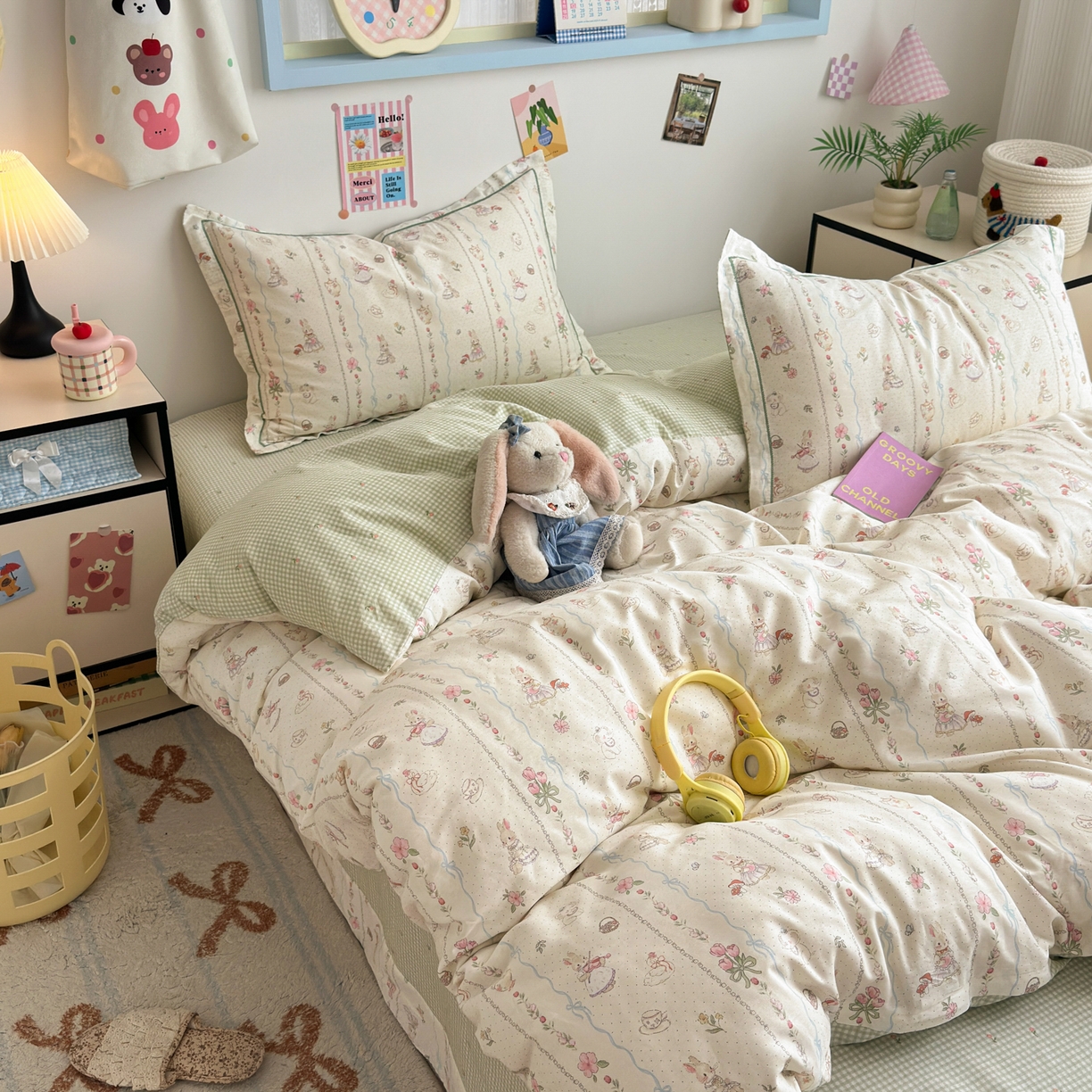 91家纺网 家纺一手货源 找家纺 乐童家纺 2026新款全棉网红直播爆款吊边一字绣工艺款四件套 红茶兔兔