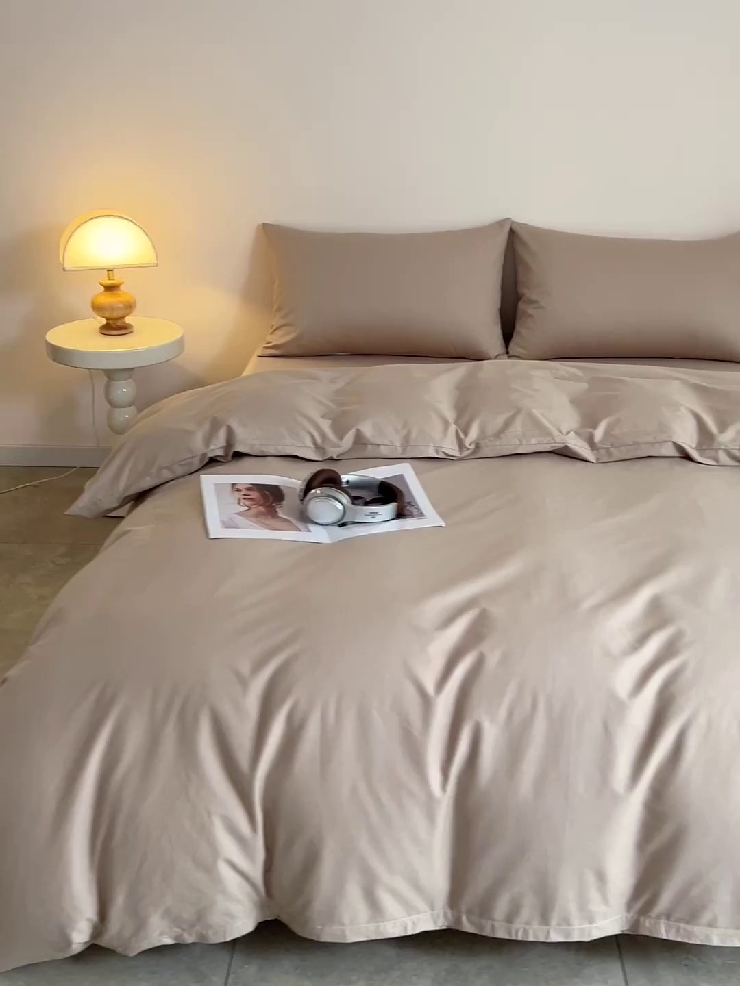 91家纺网 家纺一手货源 找家纺 泽西家纺+V17798841158发大图 2026新品A类全棉13376简约纯色双拼全棉四件套单被套枕套三件套 卡其