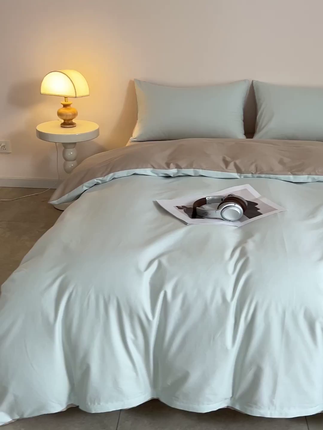 91家纺网 家纺一手货源 找家纺 泽西家纺+V17798841158发大图 2026新品A类全棉13376简约纯色双拼全棉四件套单被套枕套三件套 浅绿+卡其