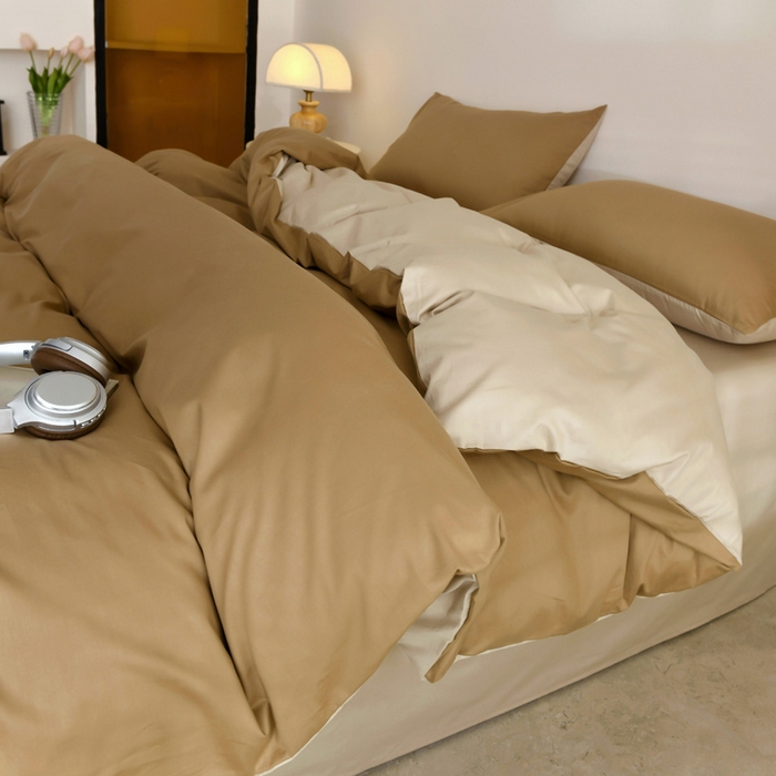 91家纺网 家纺一手货源 找家纺 泽西家纺+V17798841158发大图 2026新品A类全棉13376简约纯色双拼全棉四件套单被套枕套三件套 焦糖+卡其