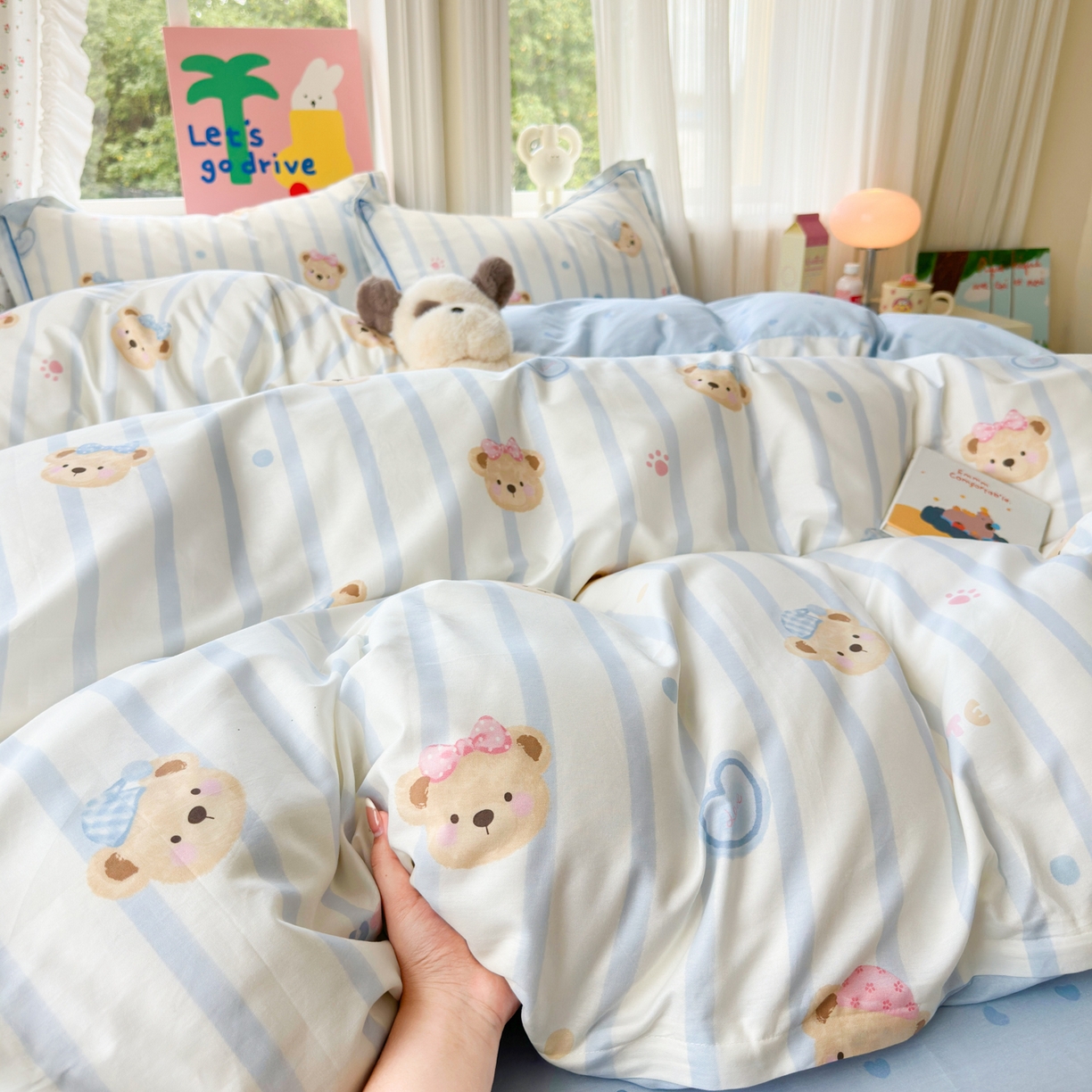 91家纺网 家纺一手货源 找家纺 乐童家纺 2026新款全棉网红直播爆款吊边一字绣工艺款四件套 快乐小熊