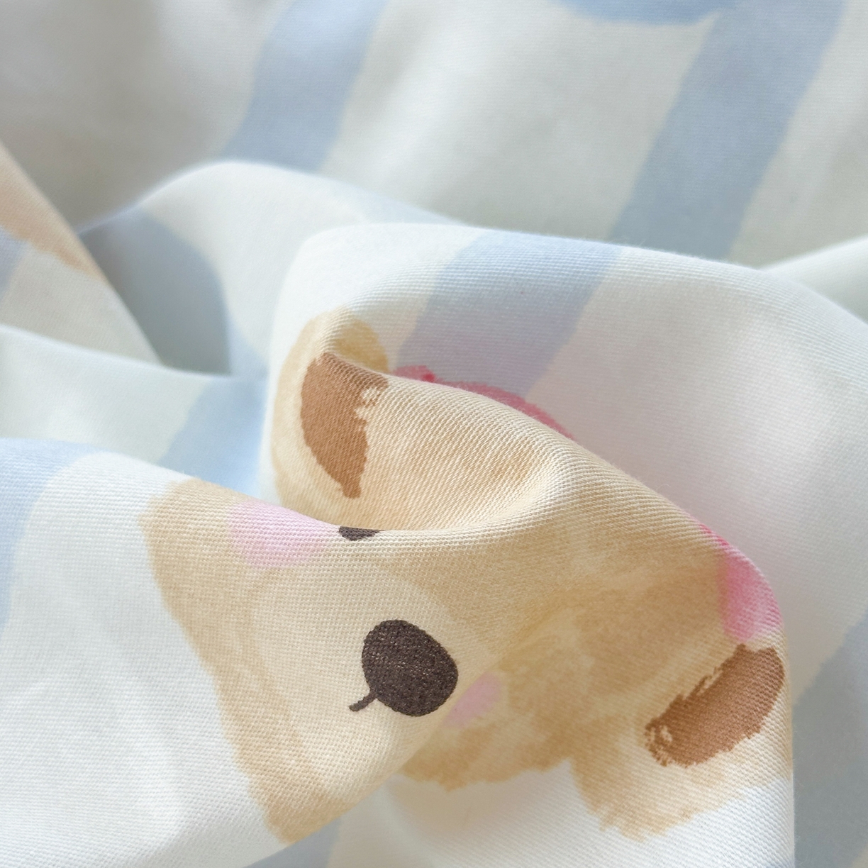 91家纺网 家纺一手货源 找家纺 乐童家纺 2026新款全棉网红直播爆款吊边一字绣工艺款四件套 快乐小熊