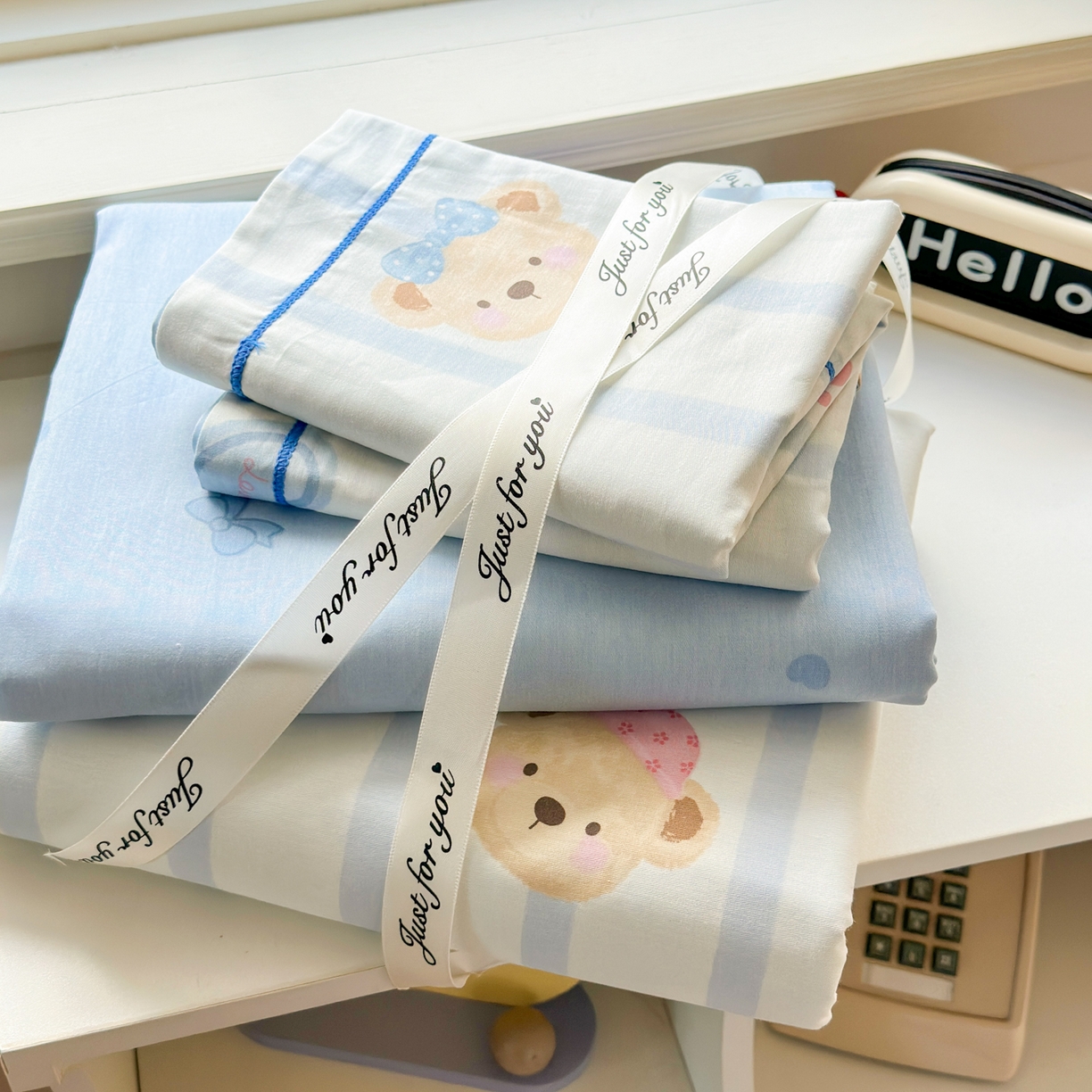 91家纺网 家纺一手货源 找家纺 乐童家纺 2026新款全棉网红直播爆款吊边一字绣工艺款四件套 快乐小熊