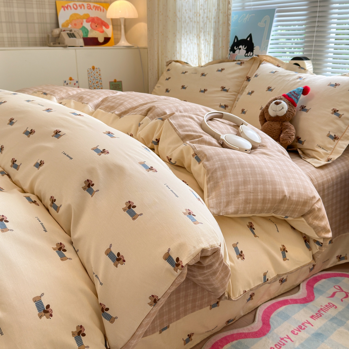 91家纺网 家纺一手货源 找家纺 乐童家纺 2026新款全棉网红直播爆款吊边一字绣工艺款四件套 腊肠小狗