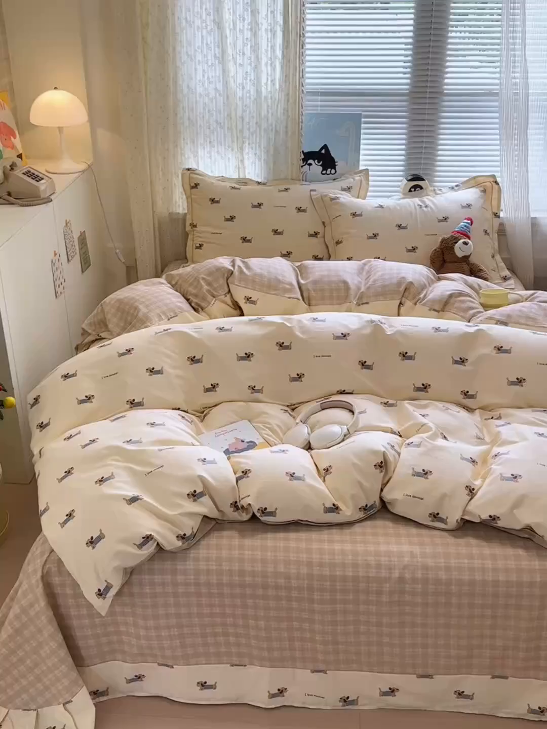 91家纺网 家纺一手货源 找家纺 乐童家纺 2026新款全棉网红直播爆款吊边一字绣工艺款四件套 腊肠小狗