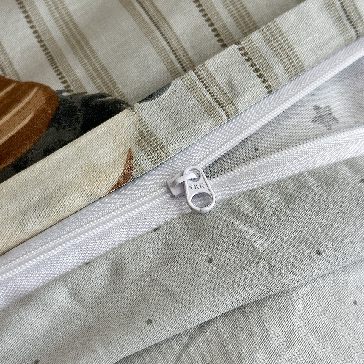 91家纺网 家纺一手货源 找家纺 乐童家纺 2026新款全棉网红直播爆款吊边一字绣工艺款四件套 帽子柯基