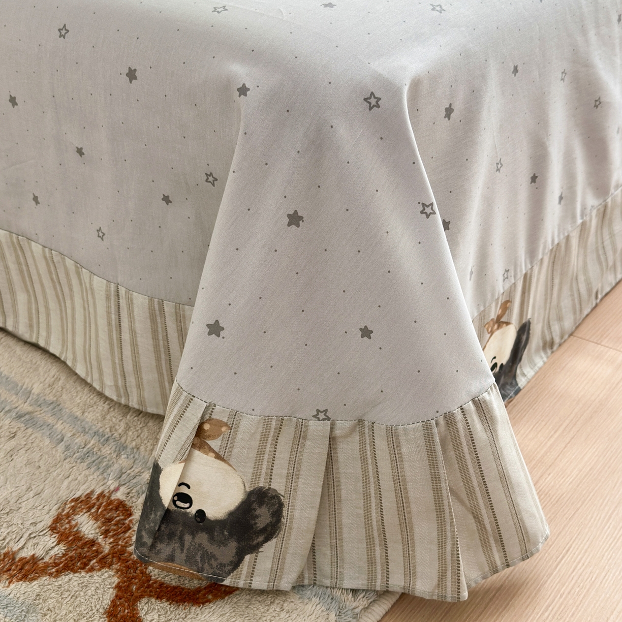 91家纺网 家纺一手货源 找家纺 乐童家纺 2026新款全棉网红直播爆款吊边一字绣工艺款四件套 帽子柯基