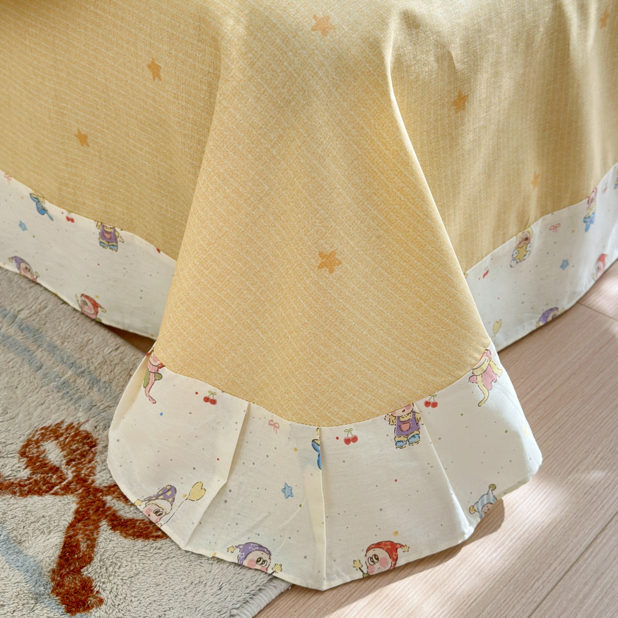 91家纺网 家纺一手货源 找家纺 乐童家纺 2026新款全棉网红直播爆款吊边一字绣工艺款四件套 梦幻童乡