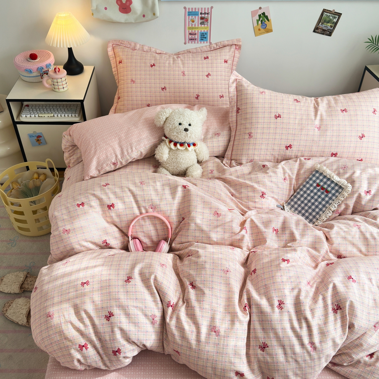 91家纺网 家纺一手货源 找家纺 乐童家纺 2026新款全棉网红直播爆款吊边一字绣工艺款四件套 少女蝴蝶结