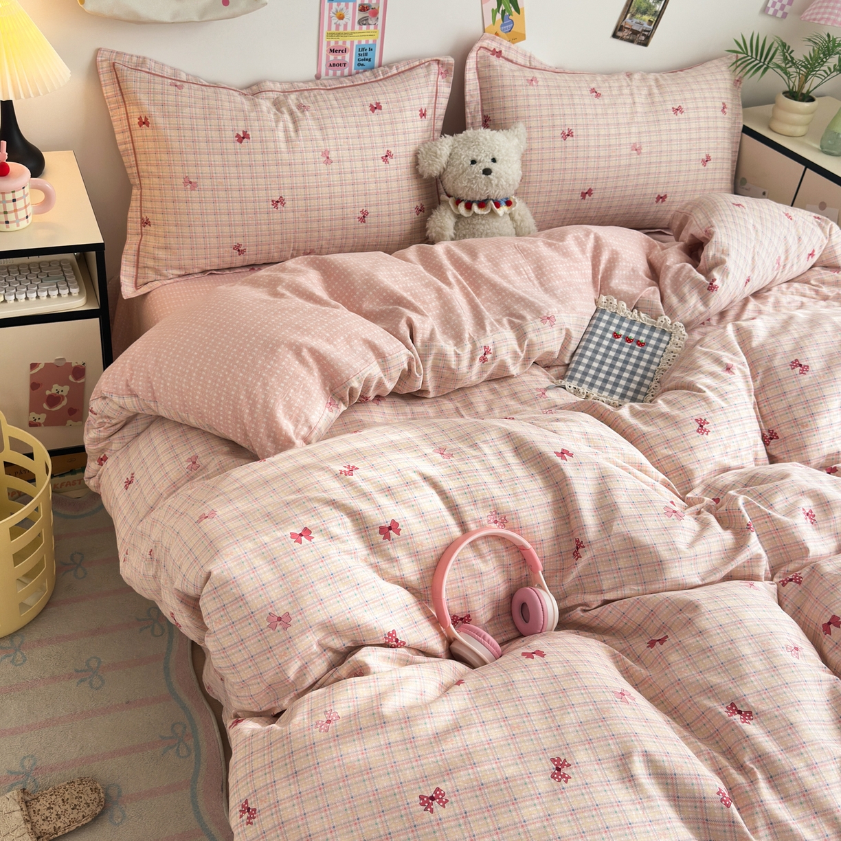 91家纺网 家纺一手货源 找家纺 乐童家纺 2026新款全棉网红直播爆款吊边一字绣工艺款四件套 少女蝴蝶结