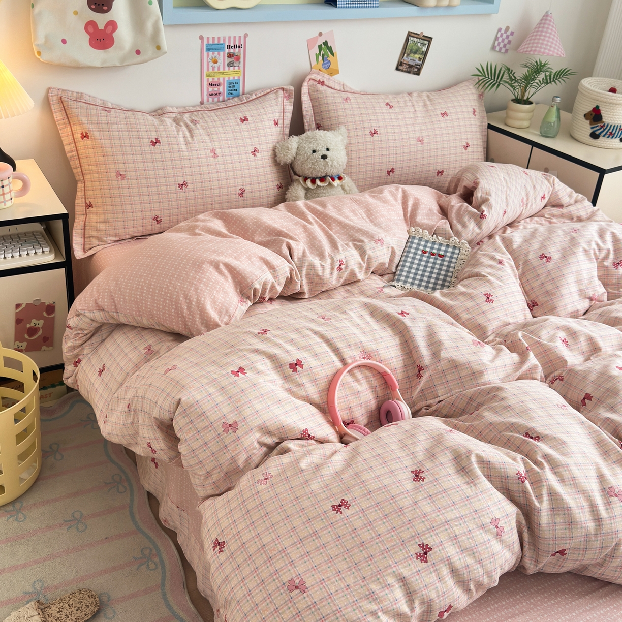 91家纺网 家纺一手货源 找家纺 乐童家纺 2026新款全棉网红直播爆款吊边一字绣工艺款四件套 少女蝴蝶结