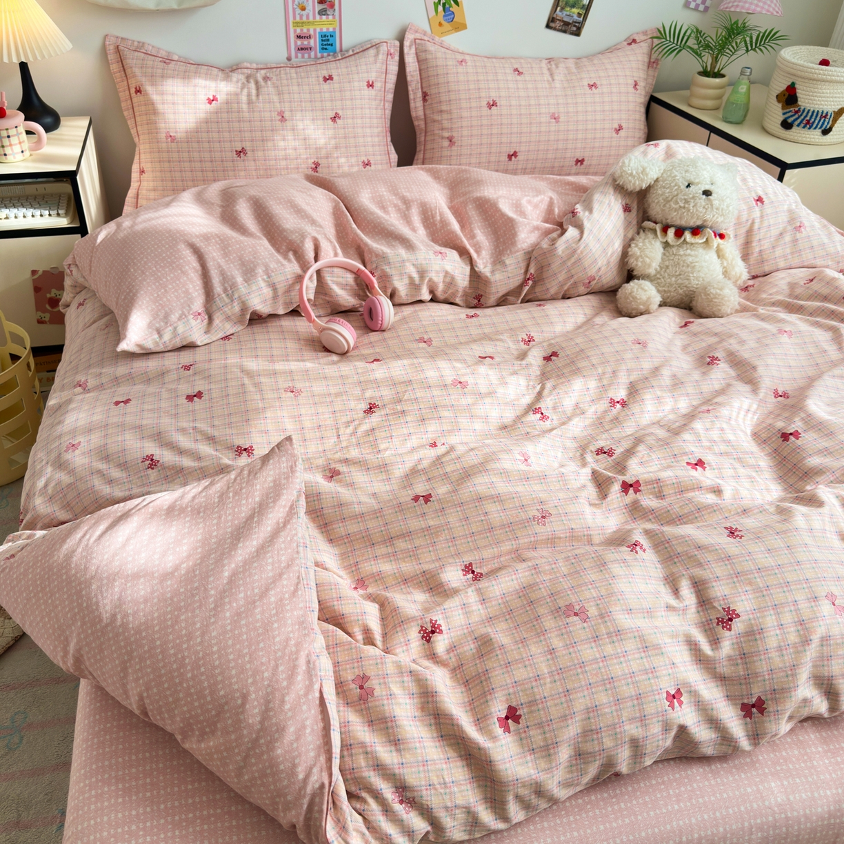 91家纺网 家纺一手货源 找家纺 乐童家纺 2026新款全棉网红直播爆款吊边一字绣工艺款四件套 少女蝴蝶结