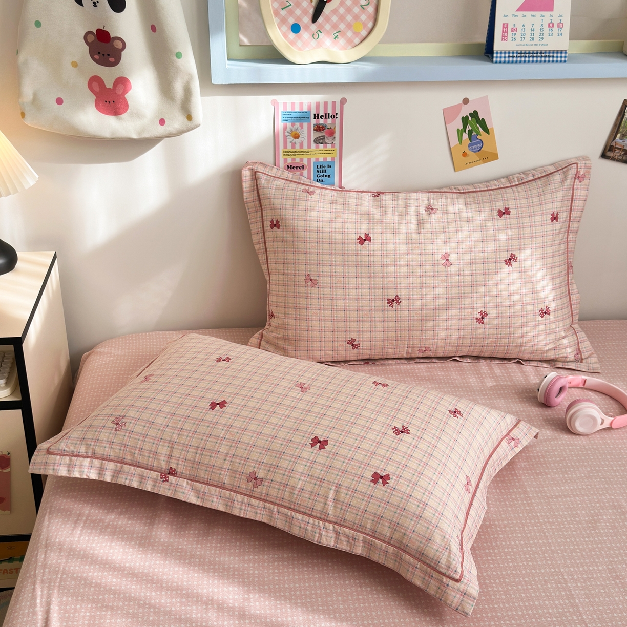 91家纺网 家纺一手货源 找家纺 乐童家纺 2026新款全棉网红直播爆款吊边一字绣工艺款四件套 少女蝴蝶结