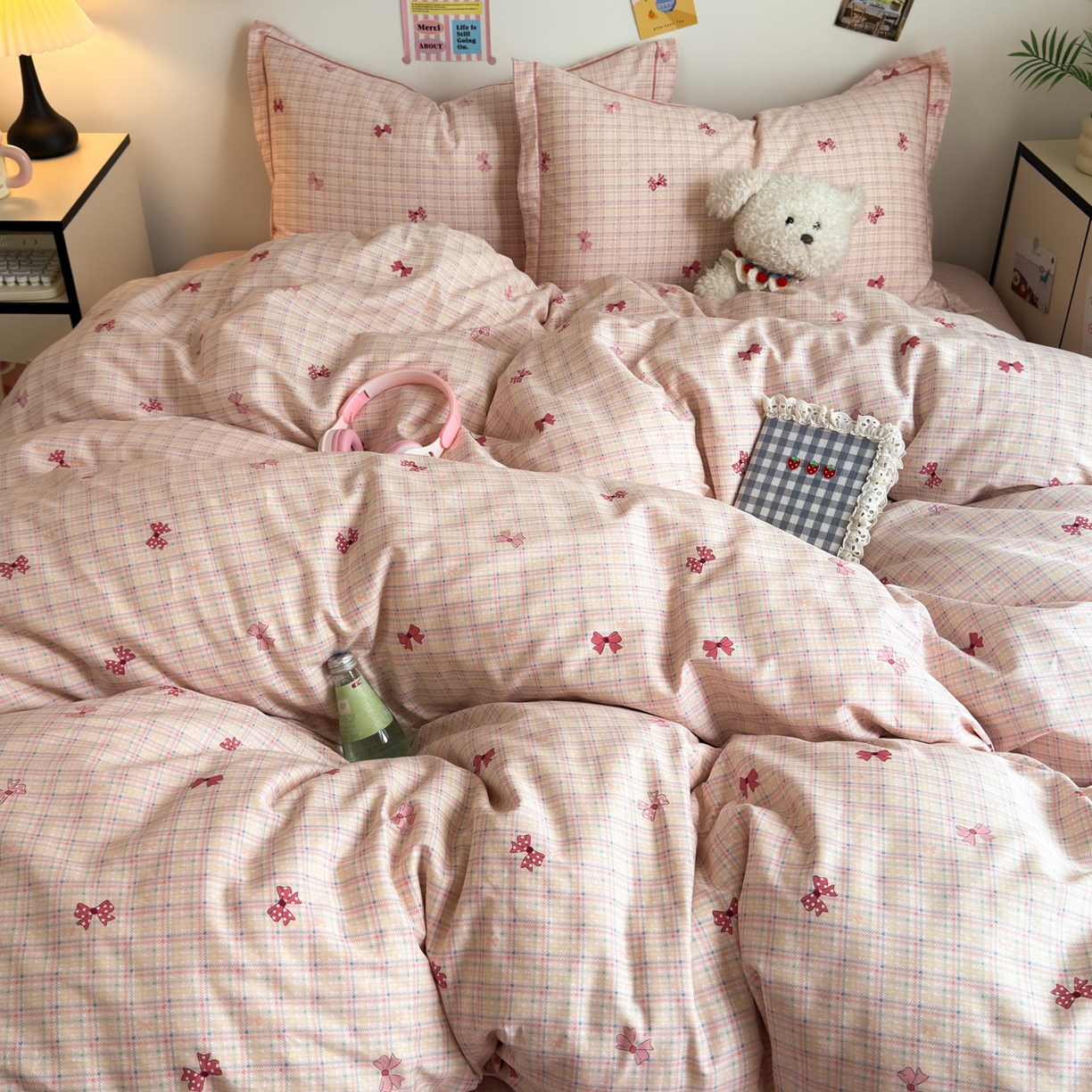 91家纺网 家纺一手货源 找家纺 乐童家纺 2026新款全棉网红直播爆款吊边一字绣工艺款四件套 少女蝴蝶结