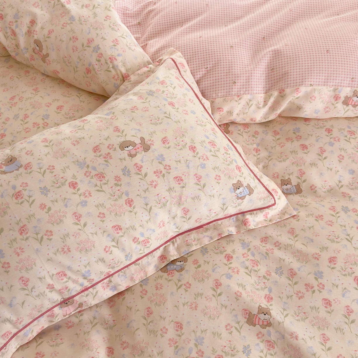 91家纺网 家纺一手货源 找家纺 乐童家纺 2026新款全棉网红直播爆款吊边一字绣工艺款四件套 甜莓手记