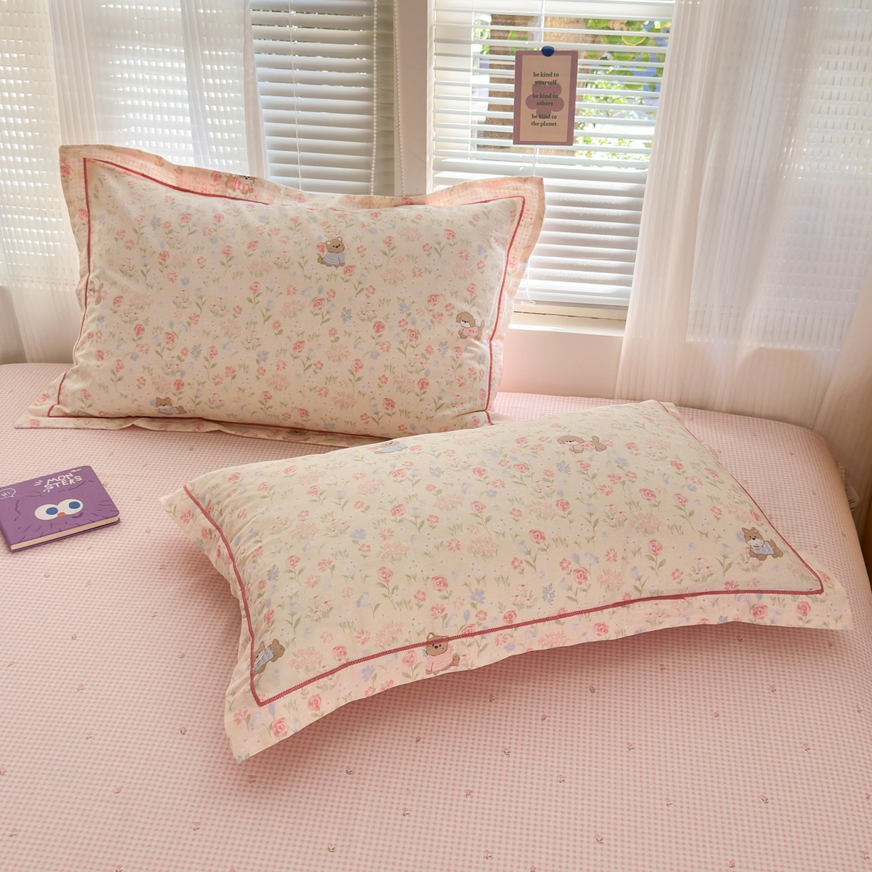 91家纺网 家纺一手货源 找家纺 乐童家纺 2026新款全棉网红直播爆款吊边一字绣工艺款四件套 甜莓手记