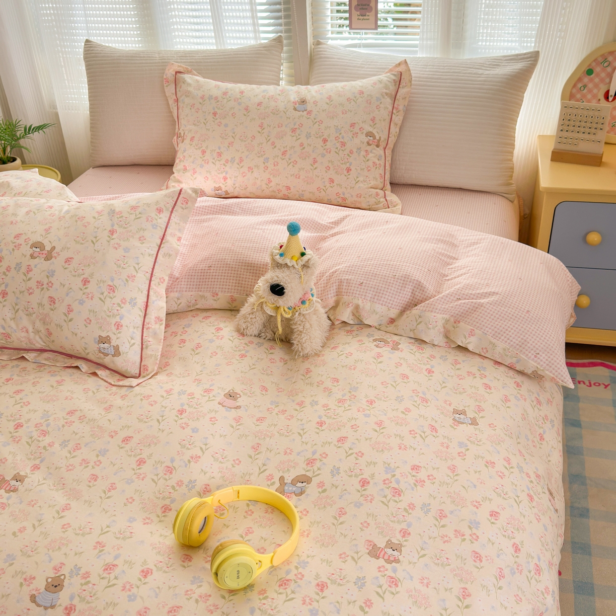 91家纺网 家纺一手货源 找家纺 乐童家纺 2026新款全棉网红直播爆款吊边一字绣工艺款四件套 甜莓手记