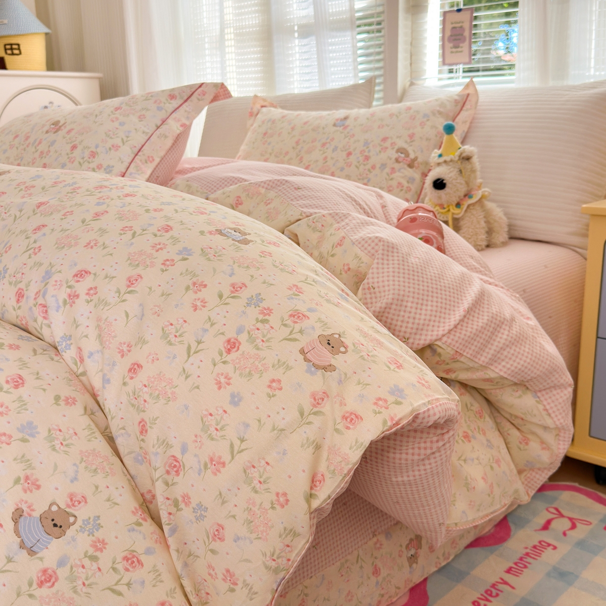 91家纺网 家纺一手货源 找家纺 乐童家纺 2026新款全棉网红直播爆款吊边一字绣工艺款四件套 甜莓手记