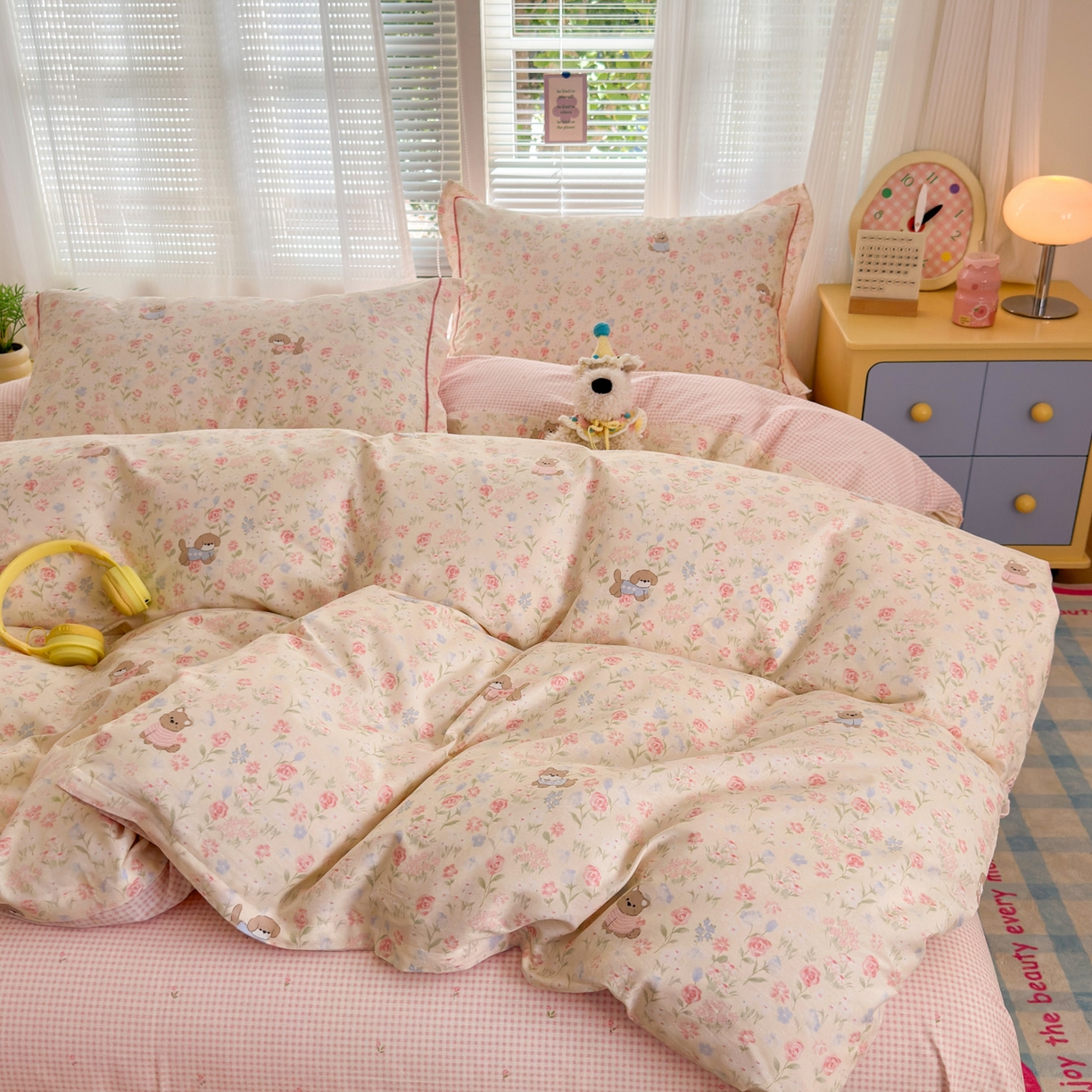 91家纺网 家纺一手货源 找家纺 乐童家纺 2026新款全棉网红直播爆款吊边一字绣工艺款四件套 甜莓手记