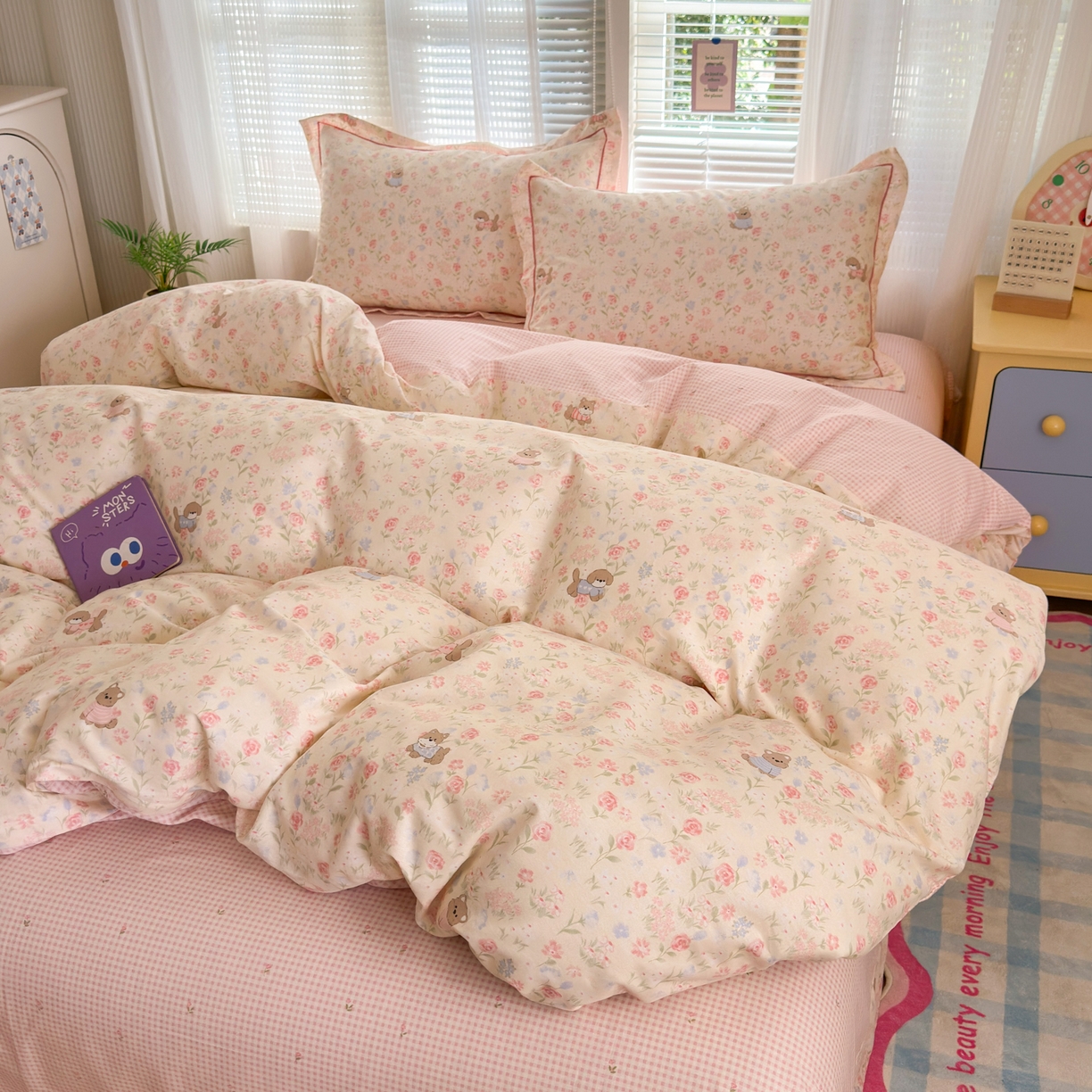 91家纺网 家纺一手货源 找家纺 乐童家纺 2026新款全棉网红直播爆款吊边一字绣工艺款四件套 甜莓手记