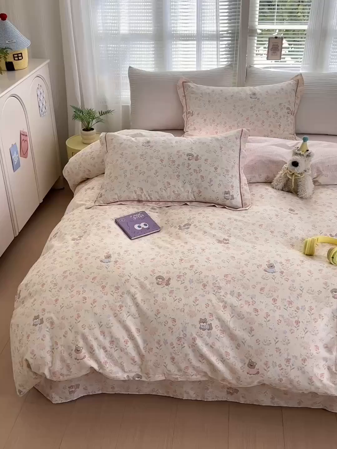 91家纺网 家纺一手货源 找家纺 乐童家纺 2026新款全棉网红直播爆款吊边一字绣工艺款四件套 甜莓手记