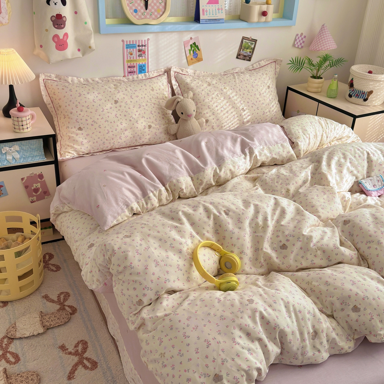 91家纺网 家纺一手货源 找家纺 乐童家纺 2026新款全棉网红直播爆款吊边一字绣工艺款四件套 微花耳耳-粉