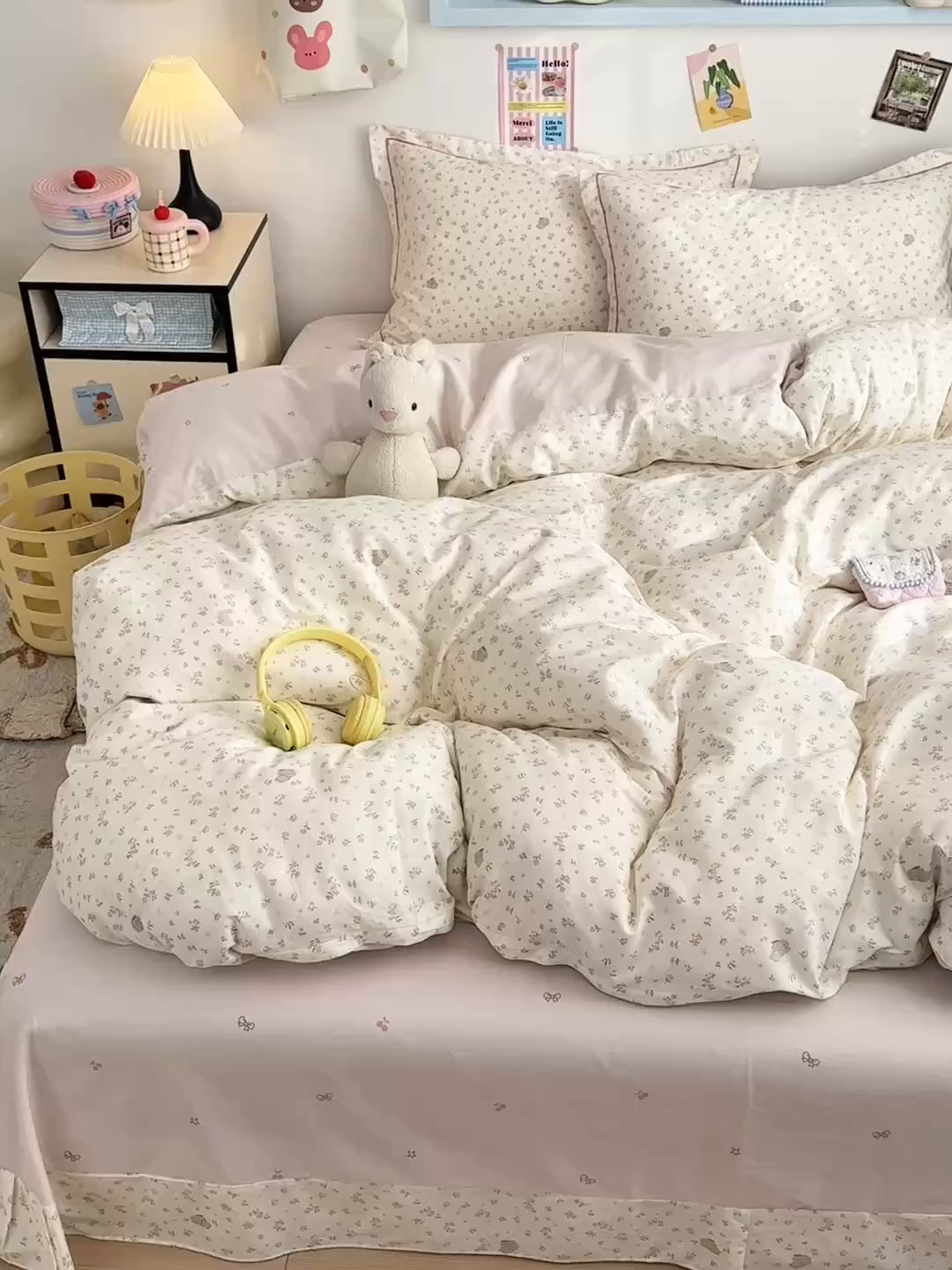 91家纺网 家纺一手货源 找家纺 乐童家纺 2026新款全棉网红直播爆款吊边一字绣工艺款四件套 微花耳耳-粉