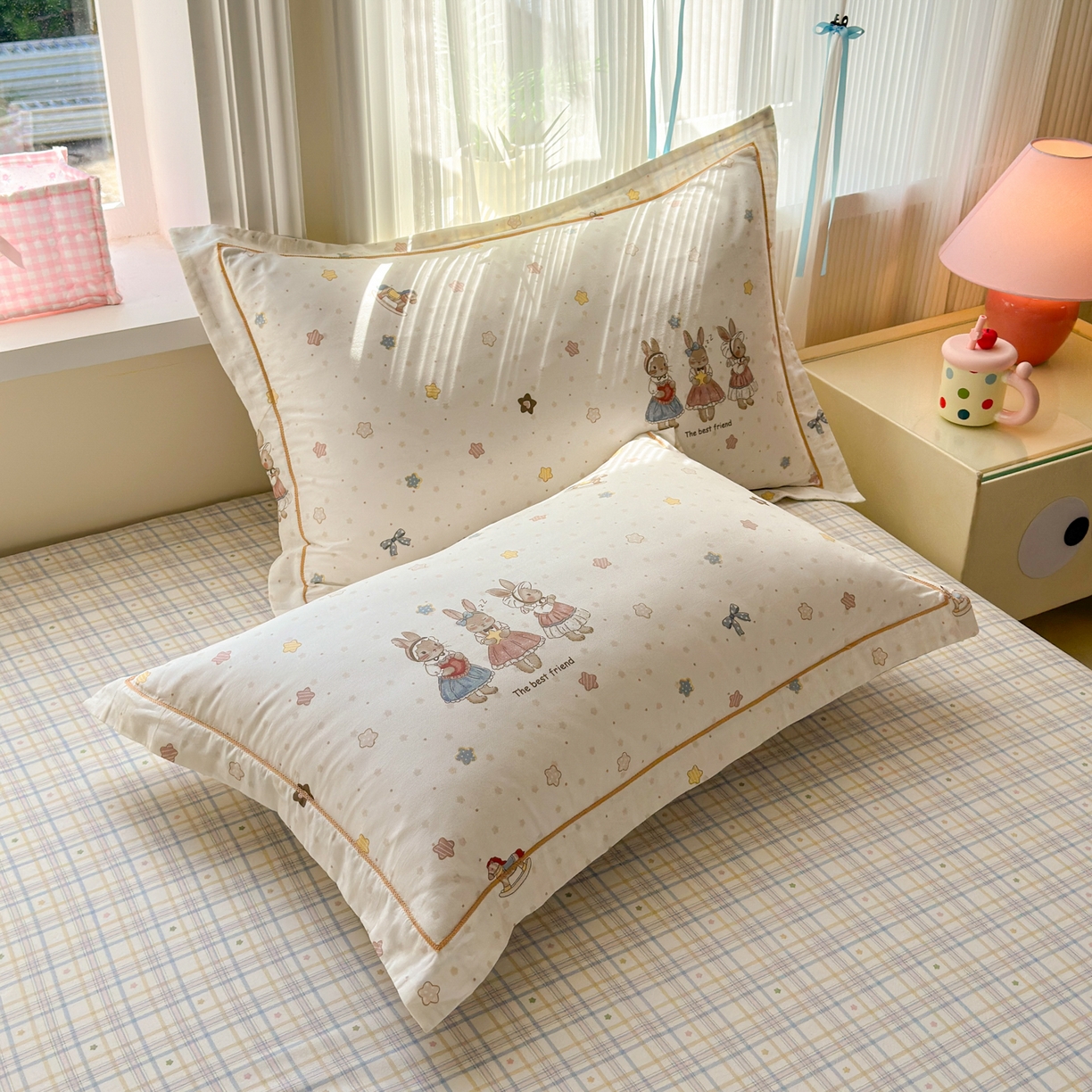 91家纺网 家纺一手货源 找家纺 乐童家纺 2026新款全棉网红直播爆款吊边一字绣工艺款四件套 珍妮小兔