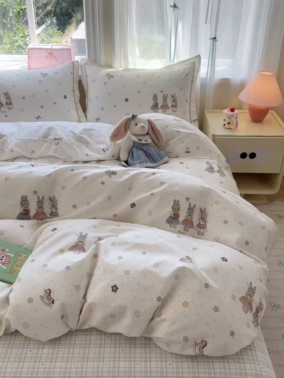 91家纺网 家纺一手货源 找家纺 乐童家纺 2026新款全棉网红直播爆款吊边一字绣工艺款四件套 珍妮小兔