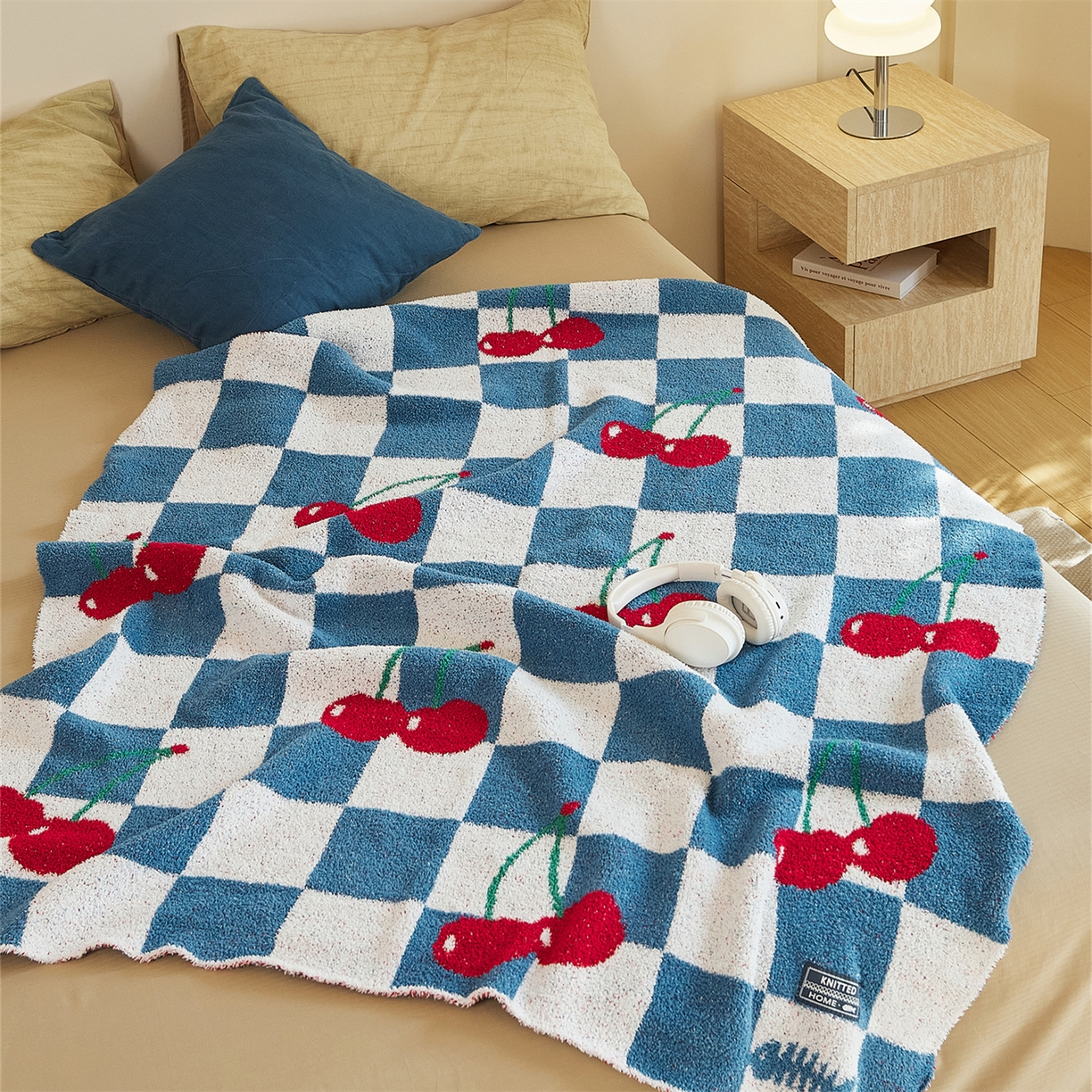 91家纺网 家纺一手货源 找家纺 暖绵绵 2025新款半边绒小樱桃毛毯 新品樱洛系列  （最低零售价：173元） 樱洛蓝色