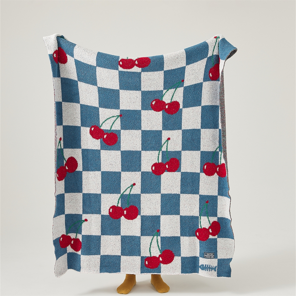 91家纺网 家纺一手货源 找家纺 暖绵绵 2025新款半边绒小樱桃毛毯 新品樱洛系列  （最低零售价：173元） 樱洛蓝色