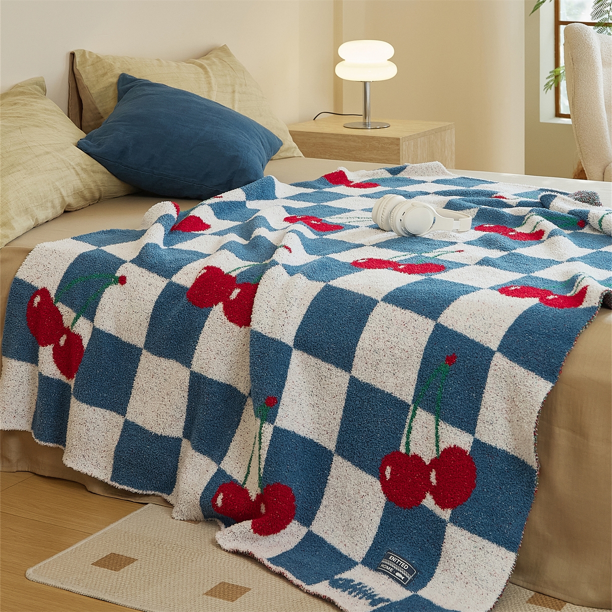 91家纺网 家纺一手货源 找家纺 暖绵绵 2025新款半边绒小樱桃毛毯 新品樱洛系列  （最低零售价：173元） 樱洛蓝色