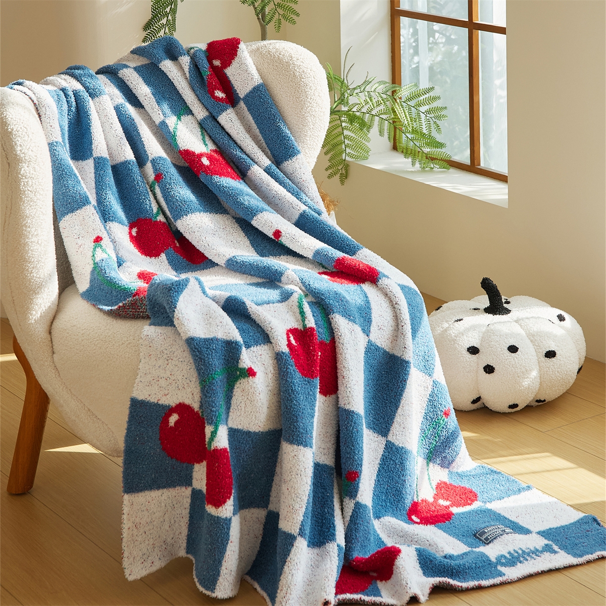 91家纺网 家纺一手货源 找家纺 暖绵绵 2025新款半边绒小樱桃毛毯 新品樱洛系列  （最低零售价：173元） 樱洛蓝色