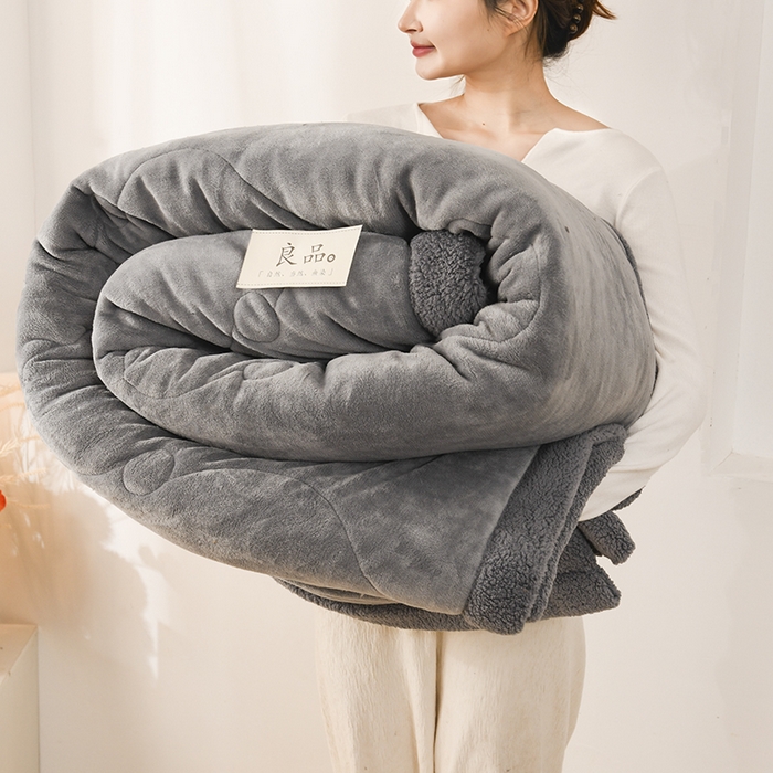 91家纺网 家纺一手货源 找家纺 （总）恋绒家纺 2025新款三层牛奶绒夹棉毛毯复合盖毯直播外贸毯子