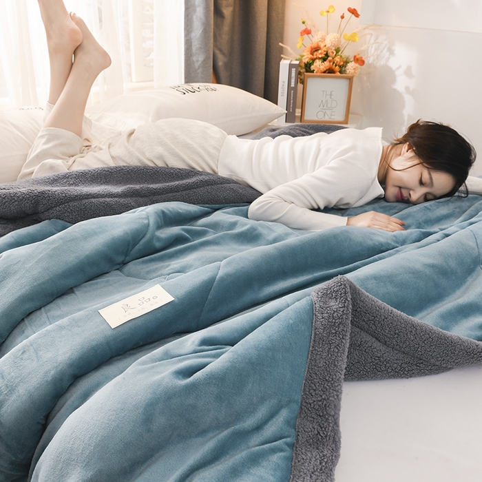 91家纺网 家纺一手货源 找家纺 （总）恋绒家纺 2025新款三层牛奶绒夹棉毛毯复合盖毯直播外贸毯子