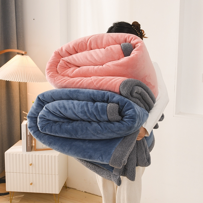 91家纺网 家纺一手货源 找家纺 恋绒家纺 2025新款三层牛奶绒夹棉毛毯复合盖毯直播外贸毯子 咖啡色