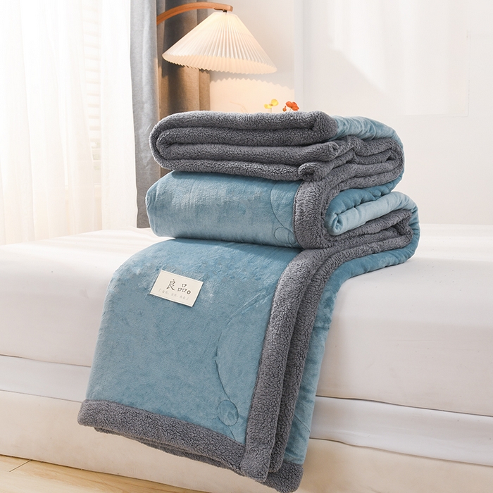 91家纺网 家纺一手货源 找家纺 恋绒家纺 2025新款三层牛奶绒夹棉毛毯复合盖毯直播外贸毯子 宝石蓝