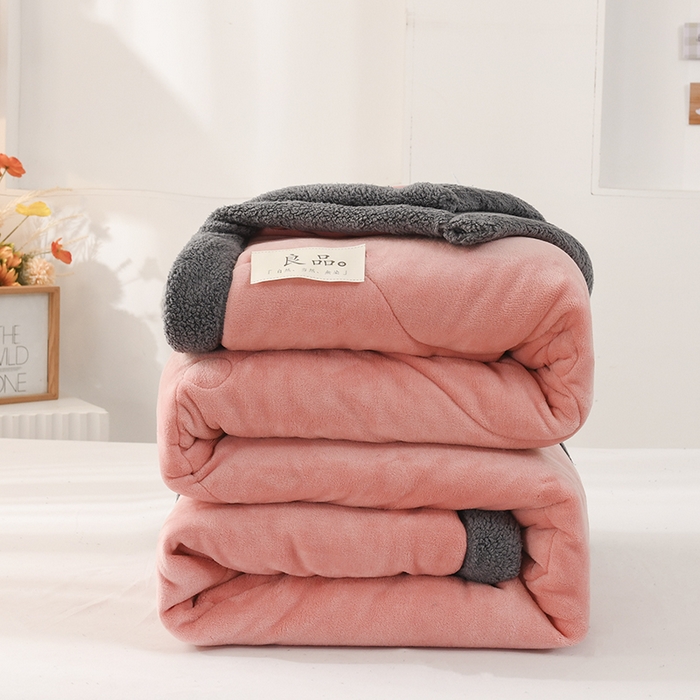 91家纺网 家纺一手货源 找家纺 恋绒家纺 2025新款三层牛奶绒夹棉毛毯复合盖毯直播外贸毯子 粉玉色