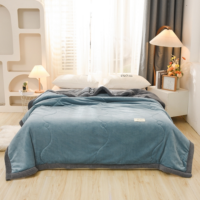 91家纺网 家纺一手货源 找家纺 恋绒家纺 2025新款三层牛奶绒夹棉毛毯复合盖毯直播外贸毯子 宝石蓝