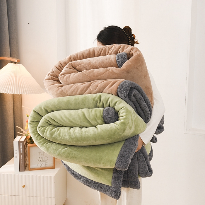 91家纺网 家纺一手货源 找家纺 恋绒家纺 2025新款三层牛奶绒夹棉毛毯复合盖毯直播外贸毯子 咖啡色