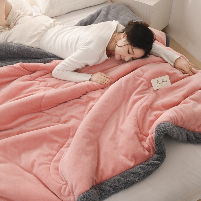 91家纺网 家纺一手货源 找家纺 恋绒家纺 2025新款三层牛奶绒夹棉毛毯复合盖毯直播外贸毯子 粉玉色