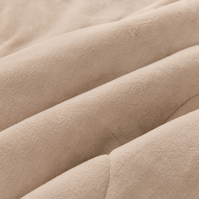 91家纺网 家纺一手货源 找家纺 恋绒家纺 2025新款三层牛奶绒夹棉毛毯复合盖毯直播外贸毯子 杏仁色