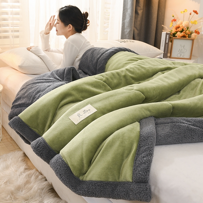 91家纺网 家纺一手货源 找家纺 恋绒家纺 2025新款三层牛奶绒夹棉毛毯复合盖毯直播外贸毯子 抹茶绿