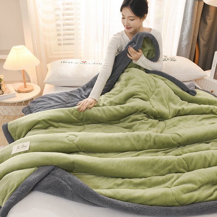 91家纺网 家纺一手货源 找家纺 恋绒家纺 2025新款三层牛奶绒夹棉毛毯复合盖毯直播外贸毯子 抹茶绿