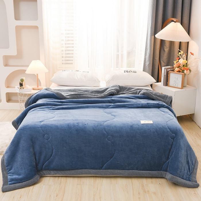 91家纺网 家纺一手货源 找家纺 恋绒家纺 2025新款三层牛奶绒夹棉毛毯复合盖毯直播外贸毯子 湛蓝色